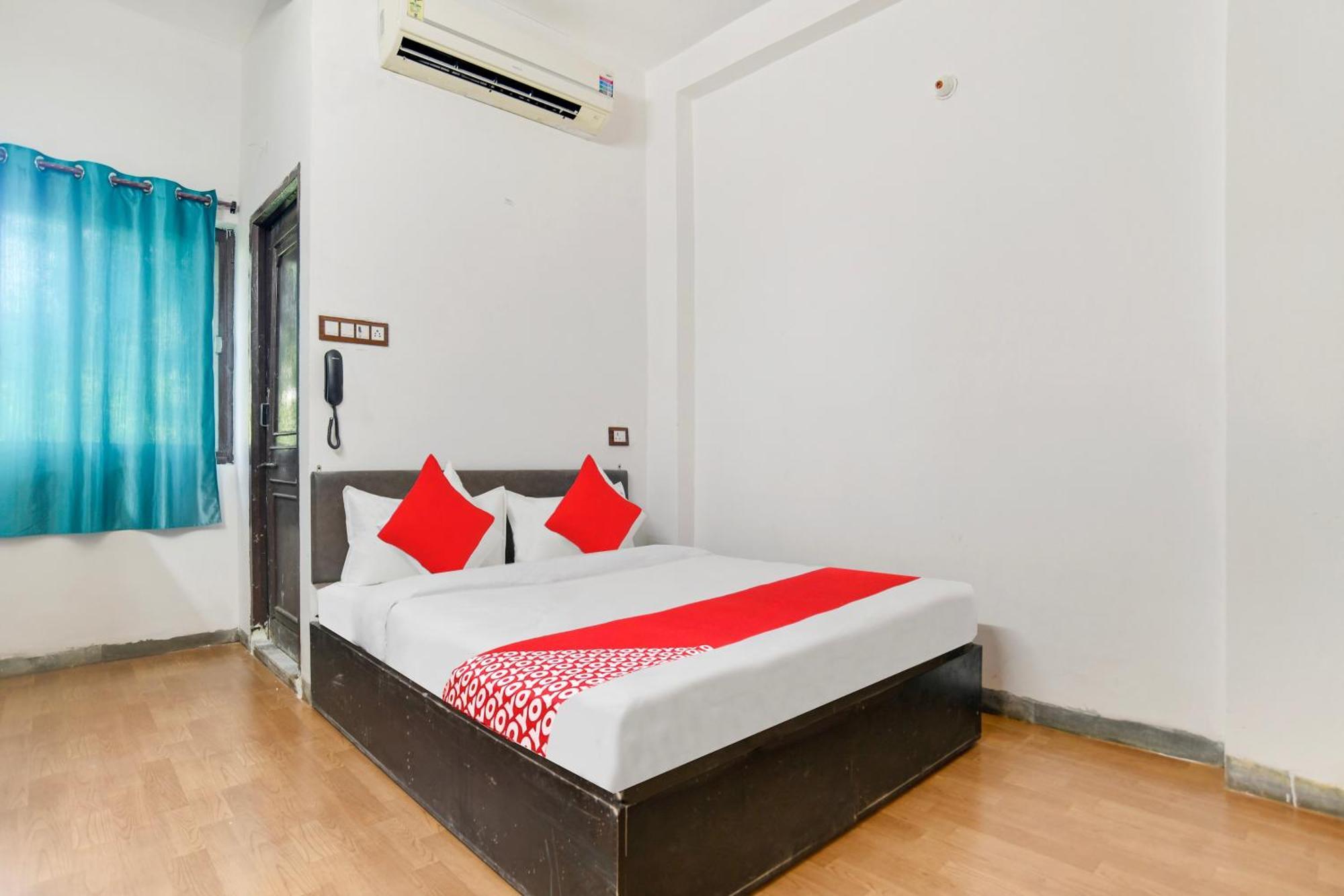 Oyo Flagship Hotel Shree United 印多尔 外观 照片